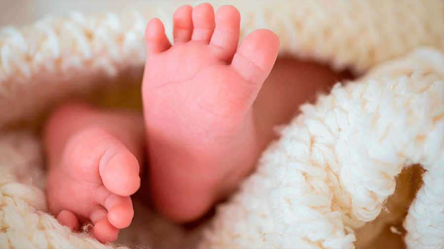 Billede af babyfødder
