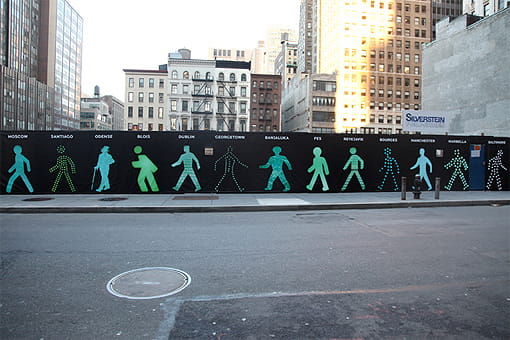 Odenses gåmand står i New York - åben foto i stort format